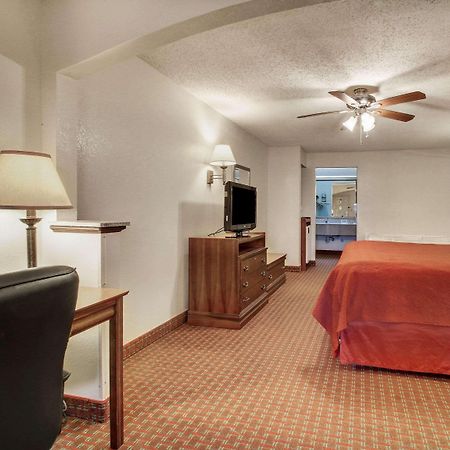 Quality Inn & Suites Clinton Kültér fotó