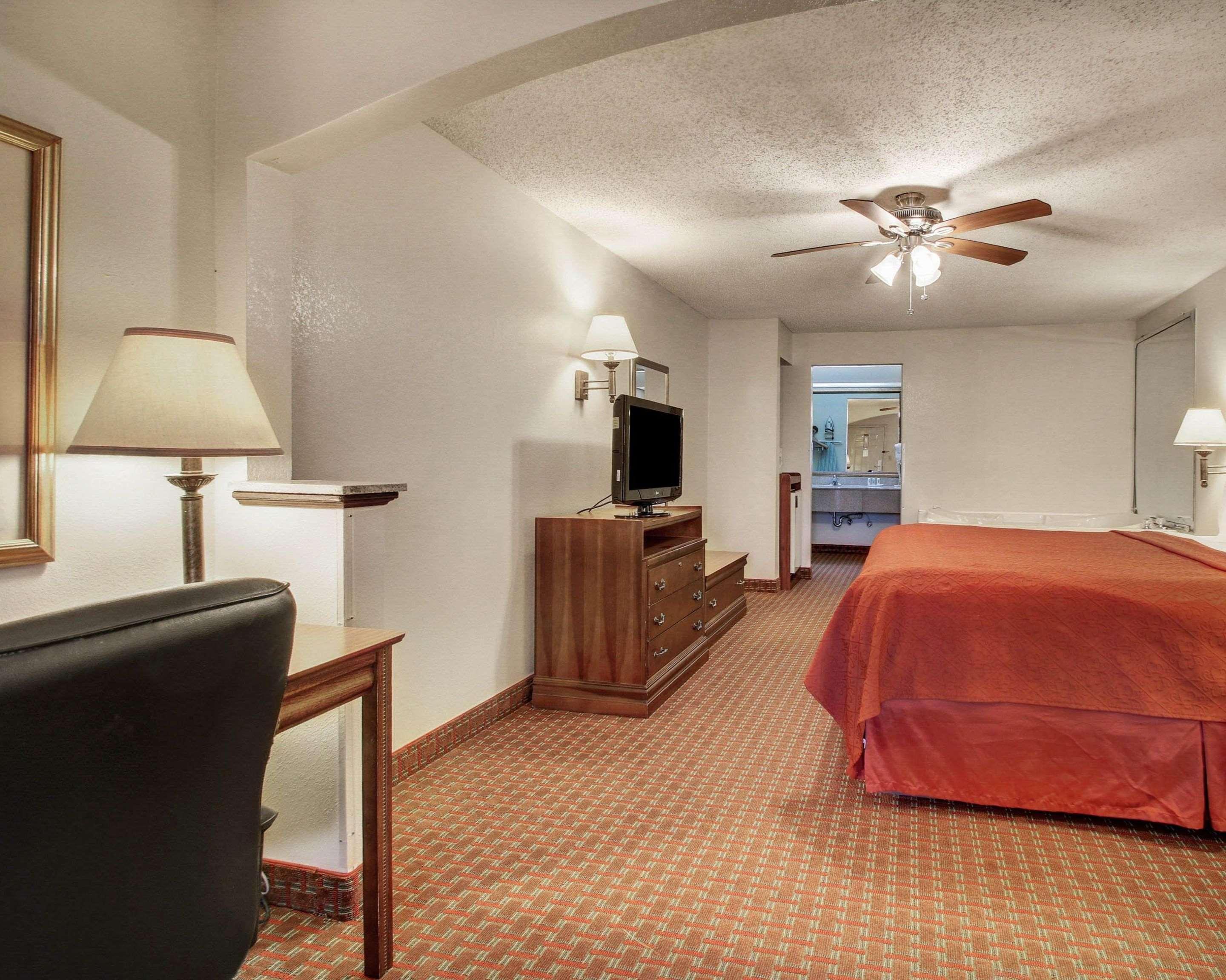 Quality Inn & Suites Clinton Kültér fotó
