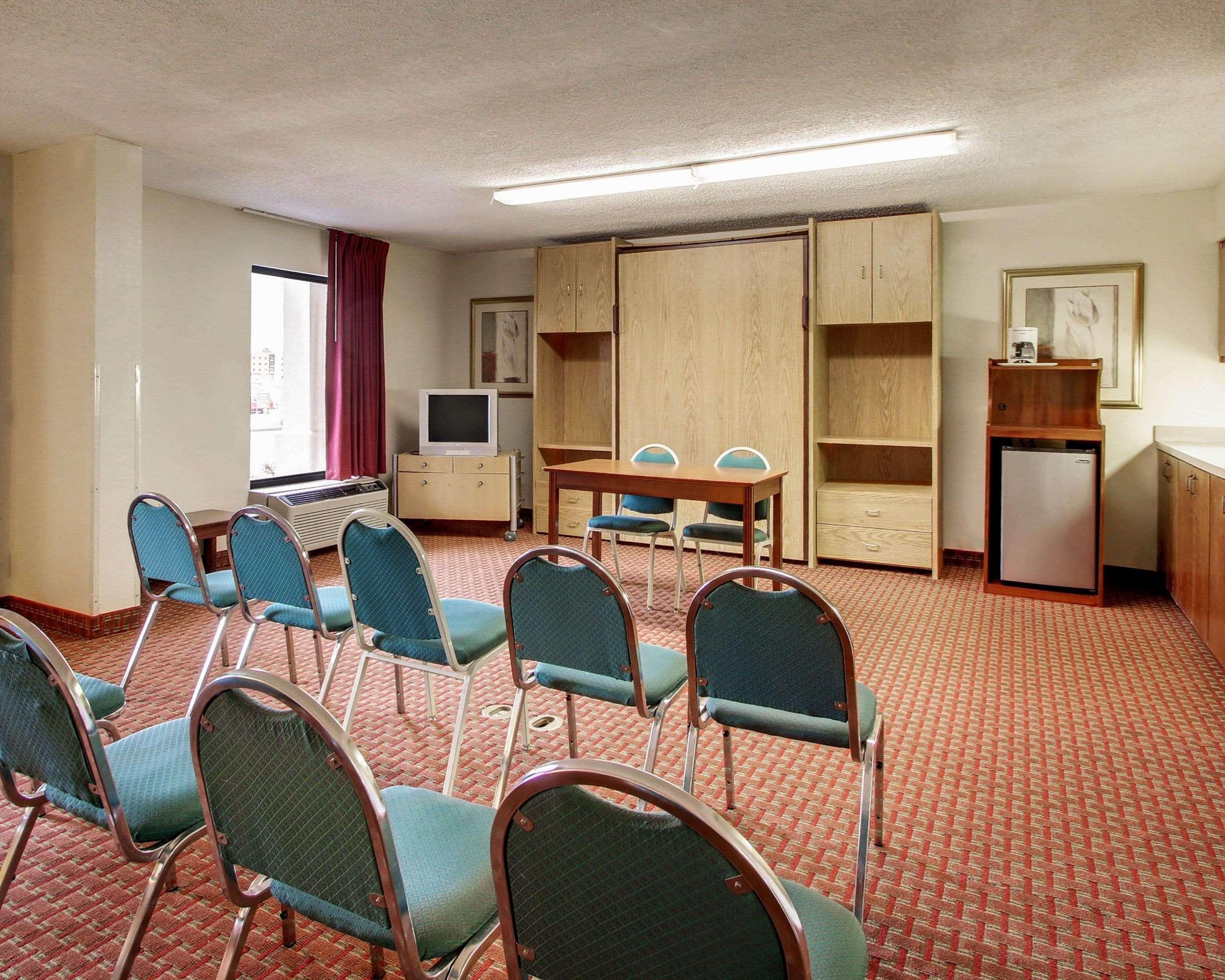 Quality Inn & Suites Clinton Kültér fotó
